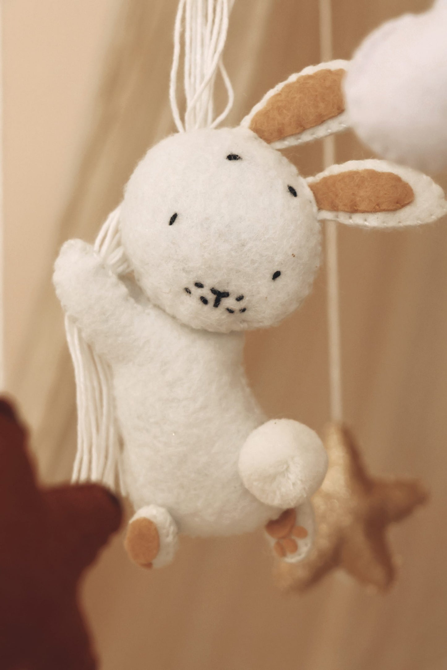 Mobile bébé nuages et lapin fait main