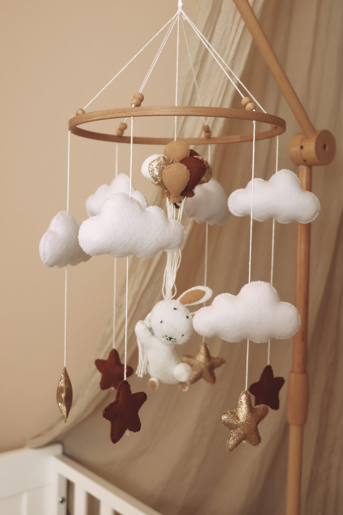 Mobile bébé nuages et lapin fait main