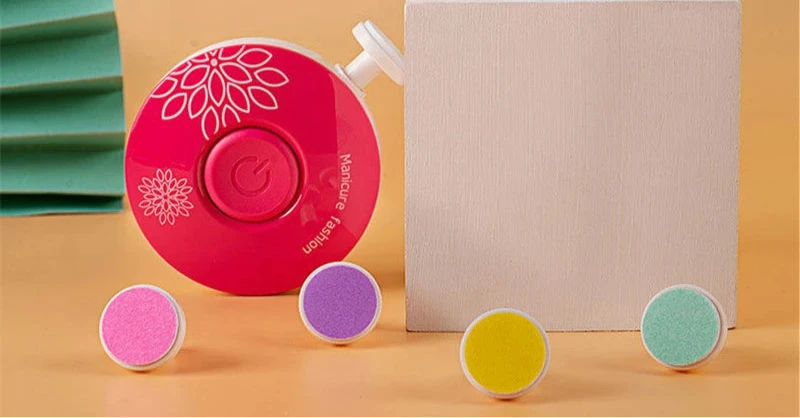 Coffret lime à ongles électrique pour bébé avec 6 embouts