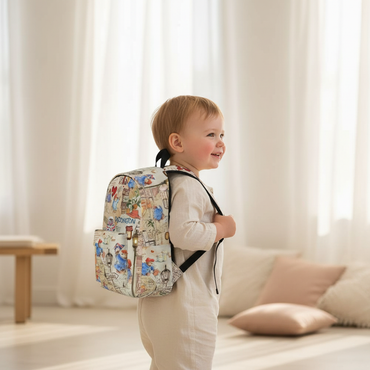 Sac à dos ours Paddington - Enfant souriant de profil