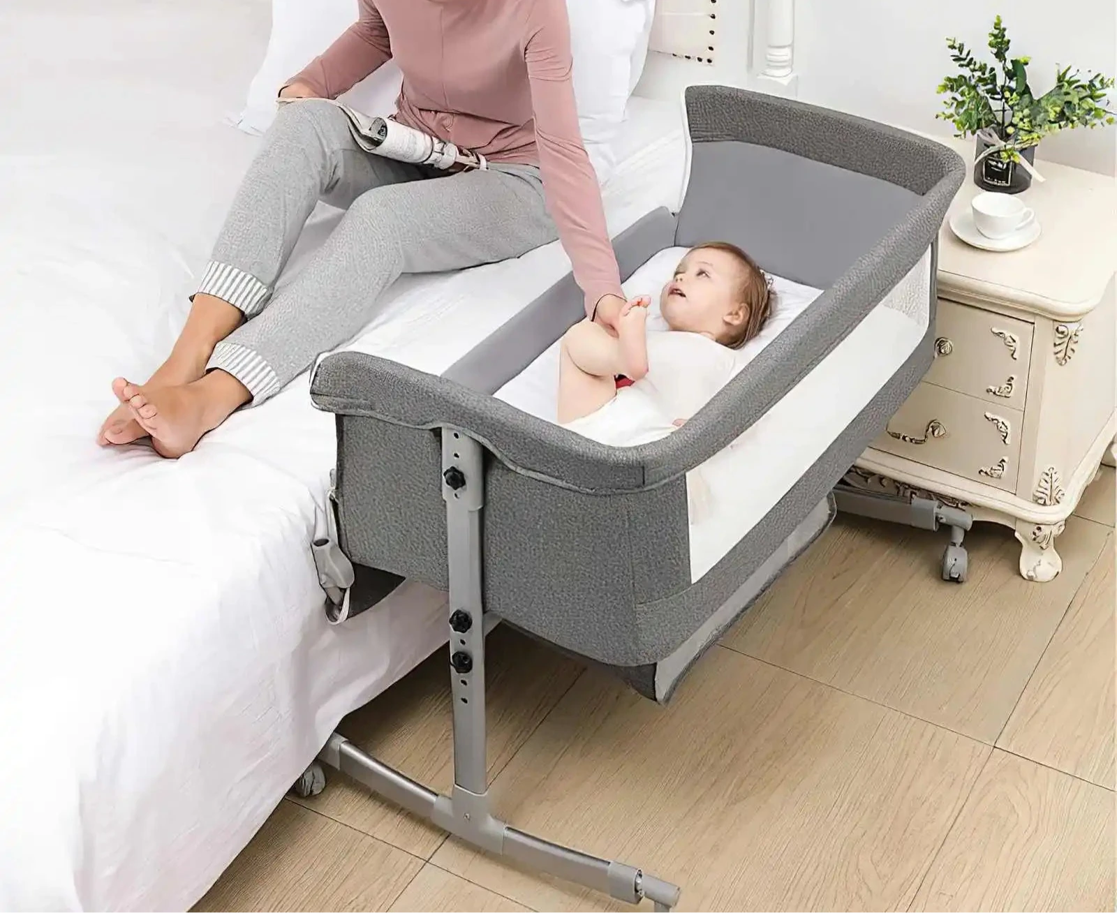 Lit de bébé Berceau cododo 3 en 1 mobile avec matelas, roues silencieuses et moustiquaire