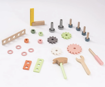 Etabli de bricolage en bois et son ensemble d'outils pour enfants