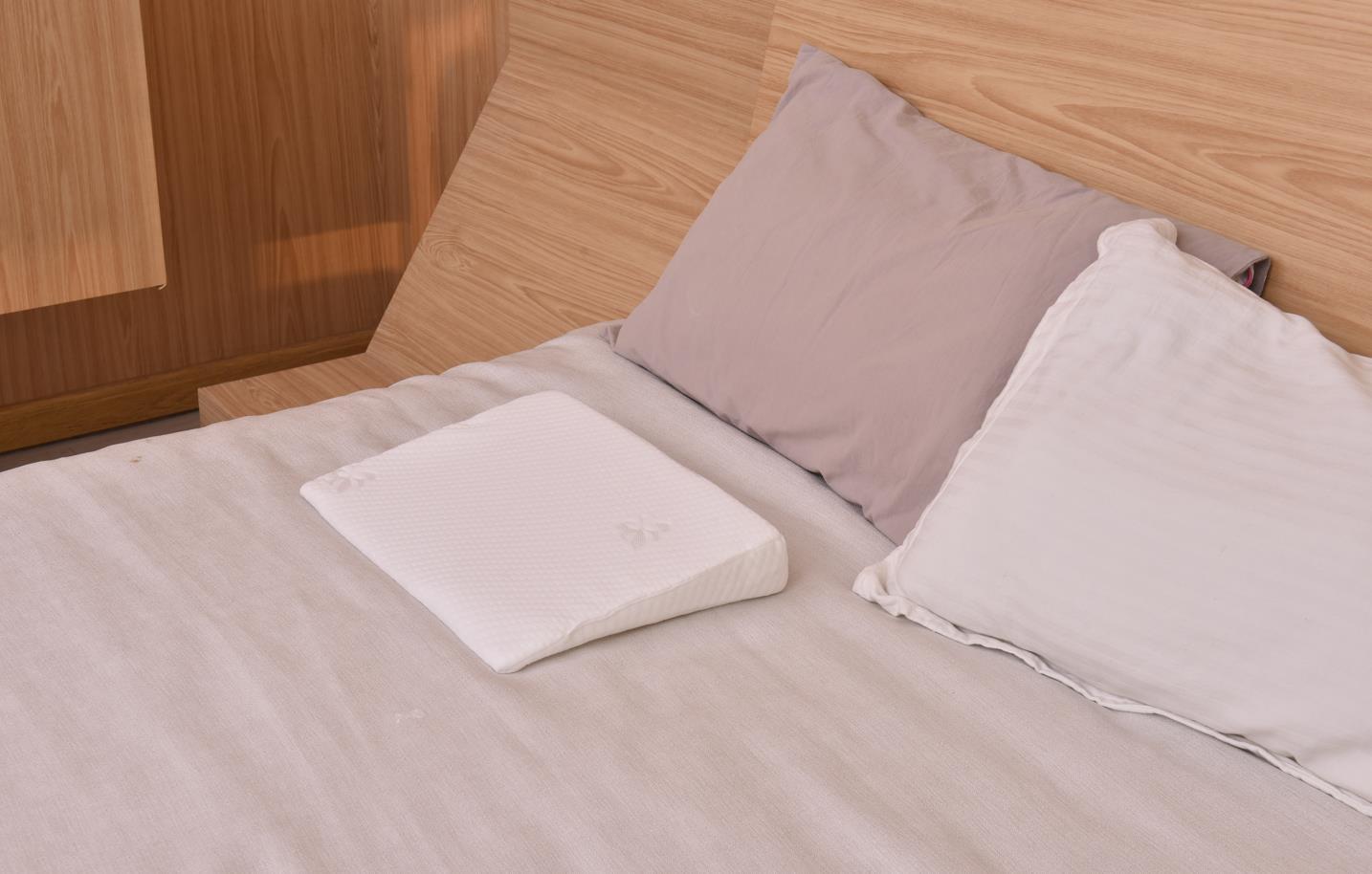 Coussin incliné anti-reflux