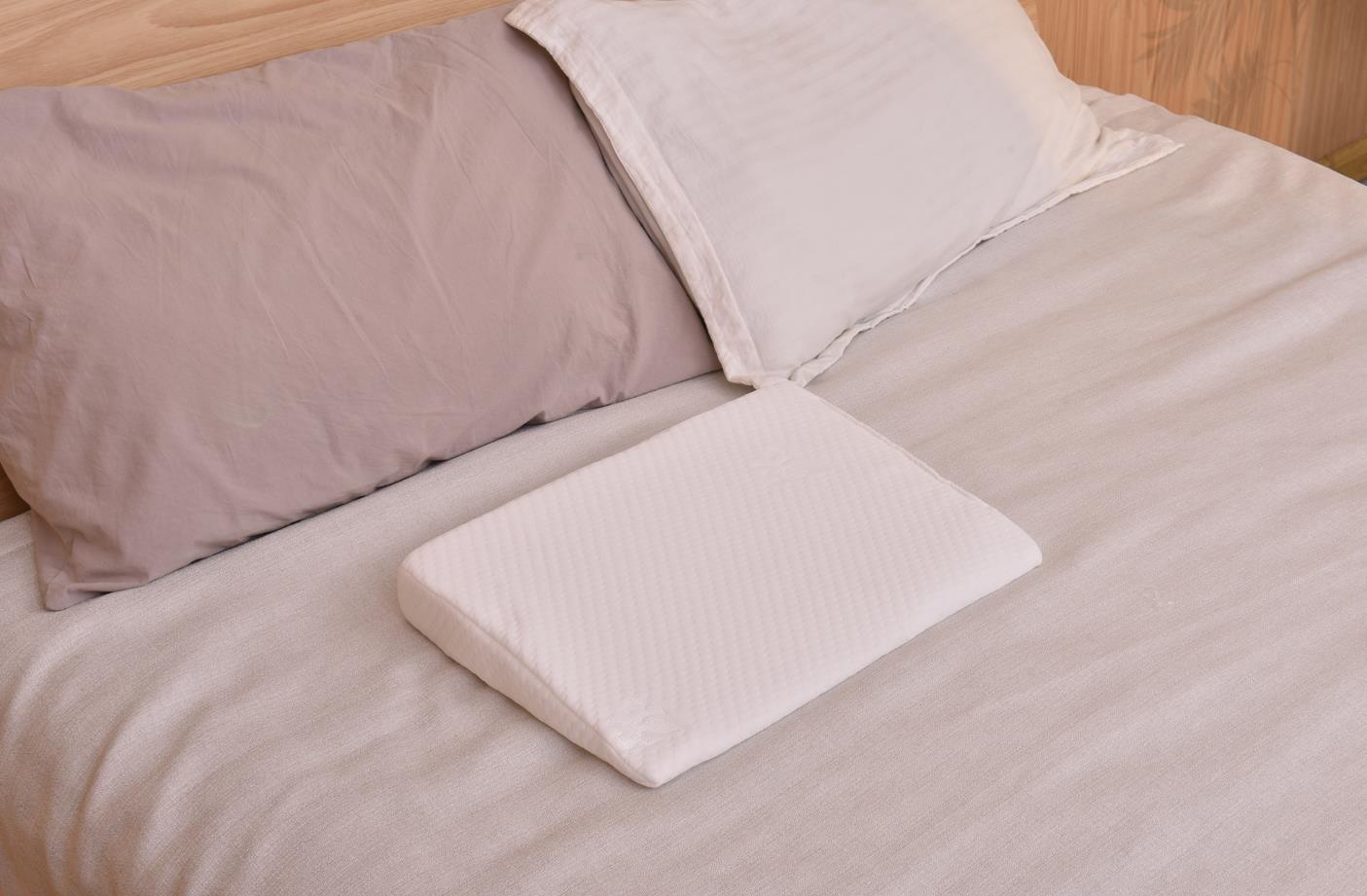 Coussin incliné anti-reflux