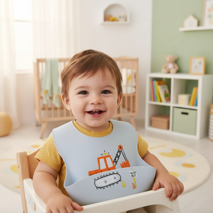 Bavoir grue porté par un enfant