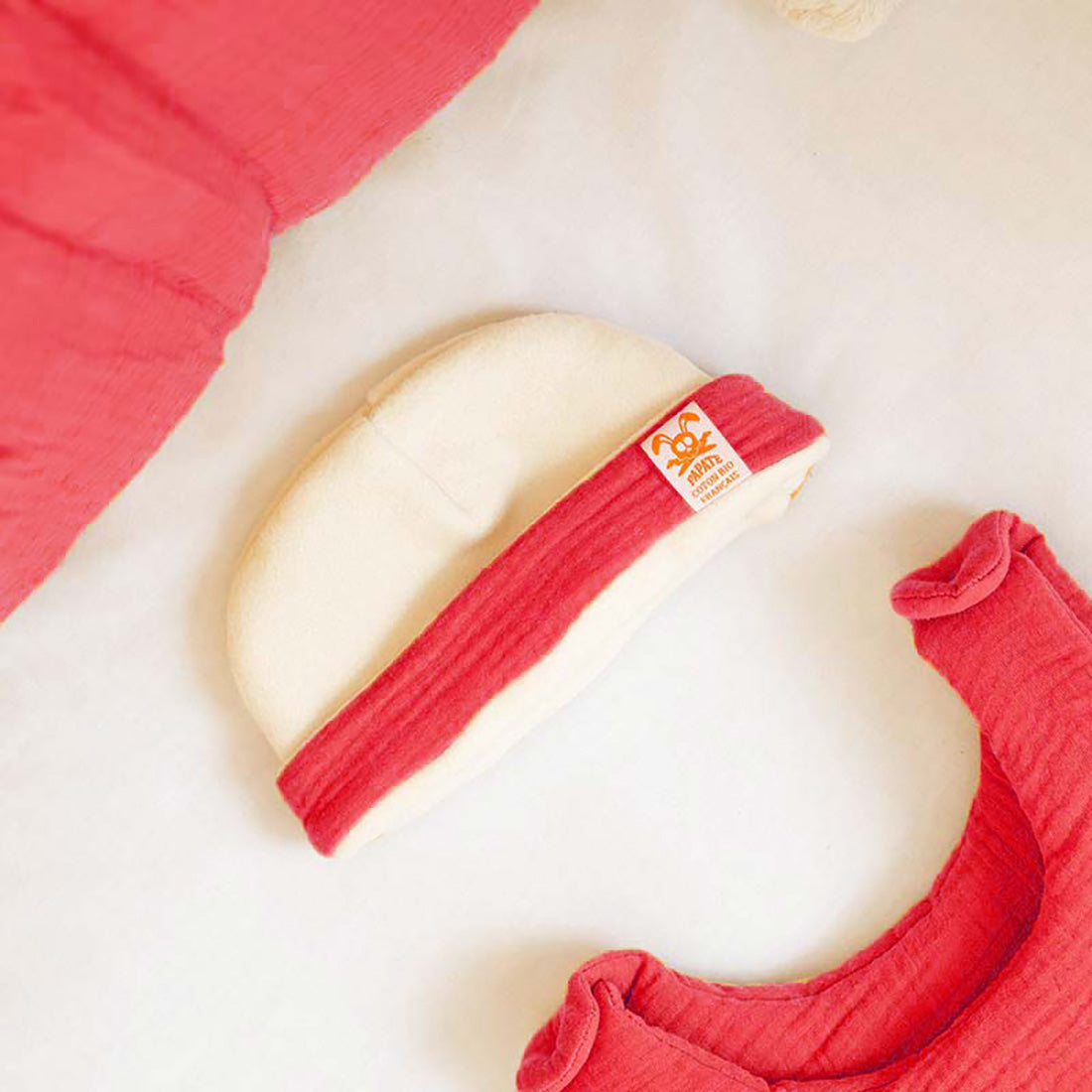 🇫🇷 Bonnet nouveau-né en coton bio - Fraise